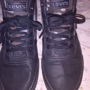 Levi's camo black shoes